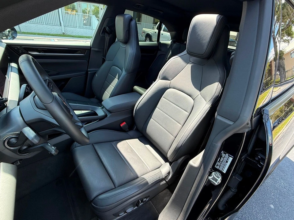 2025 Porsche Macan Electric - Image 2 of 12