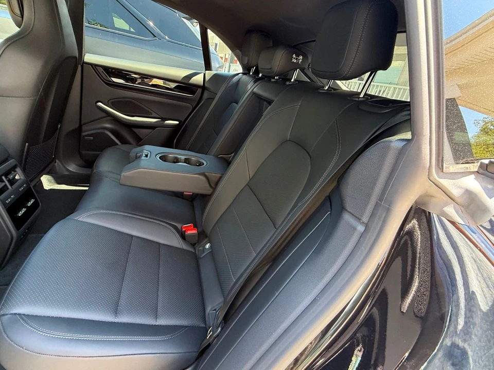 2025 Porsche Macan Electric - Image 10 of 12