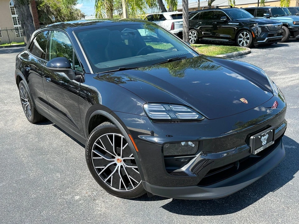 2025 Porsche Macan Electric - Image 11 of 12