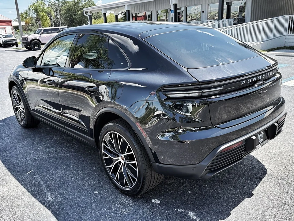 2025 Porsche Macan Electric - Image 3 of 12