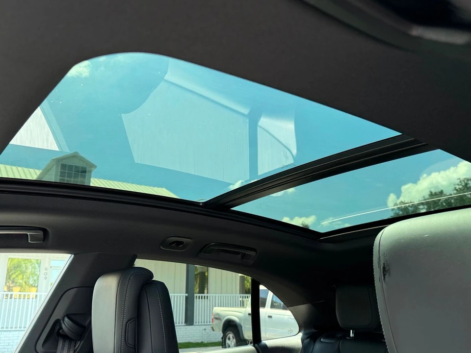 2025 Porsche Macan Electric - Image 4 of 12