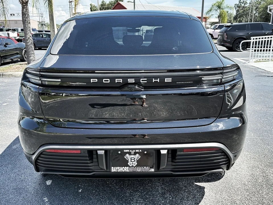 2025 Porsche Macan Electric - Image 5 of 12