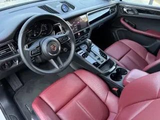 2025 Porsche Macan - Image 4 of 4