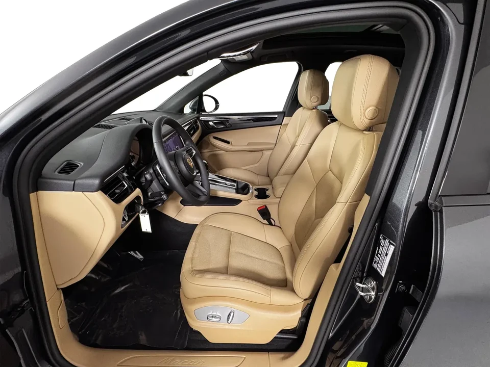 2025 Porsche Macan - Image 4 of 13