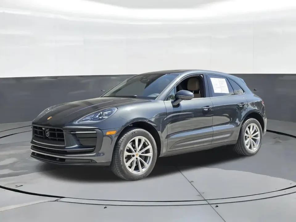 2025 Porsche Macan - Image 12 of 13