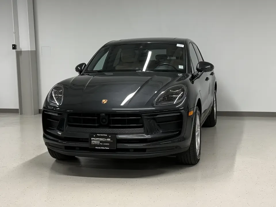 2025 Porsche Macan - Image 9 of 13
