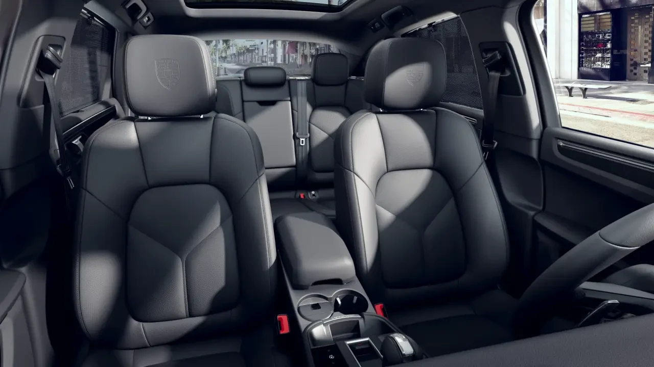2025 Porsche Macan - Image 5 of 13