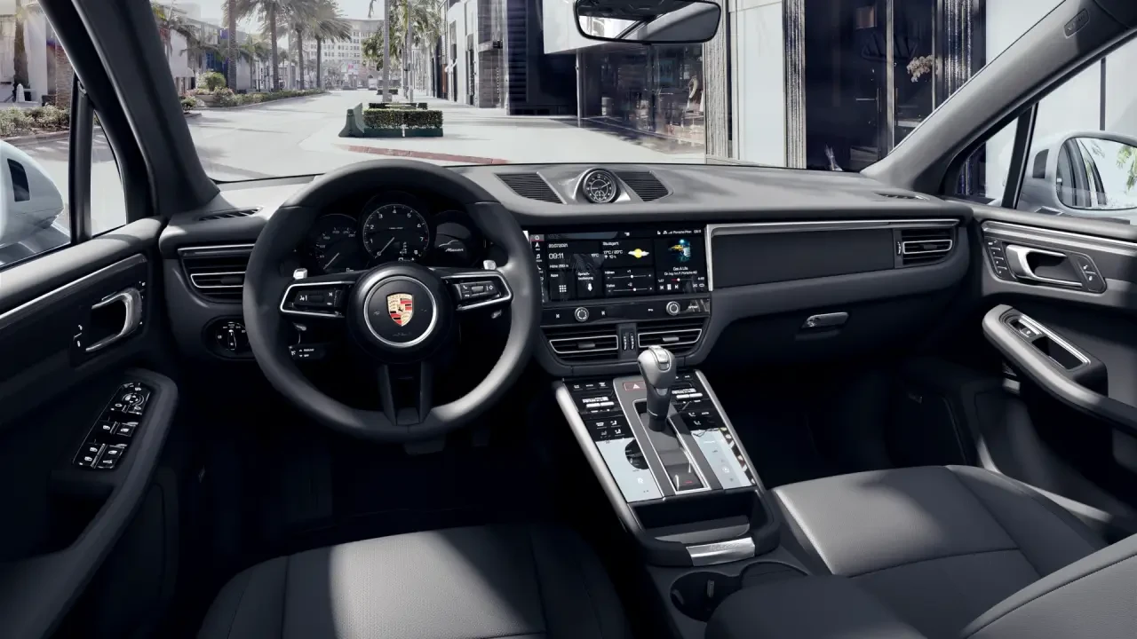 2025 Porsche Macan - Image 4 of 13