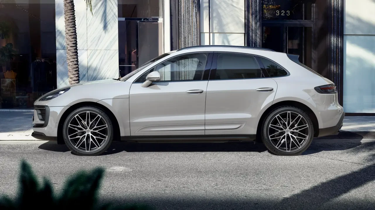 2025 Porsche Macan - Image 2 of 13