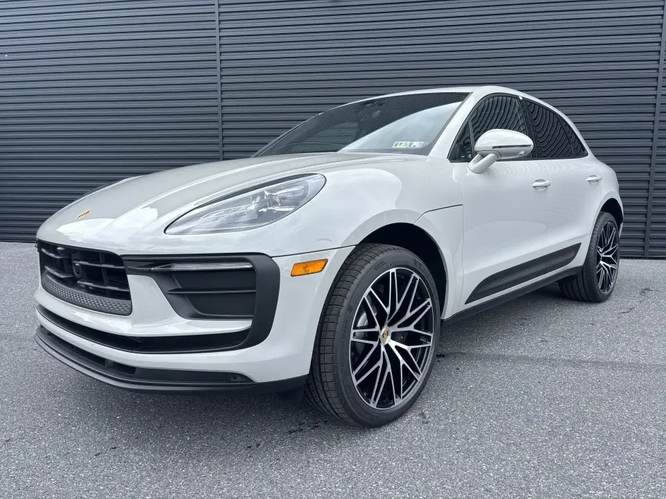 2025 Porsche Macan - Image 9 of 13