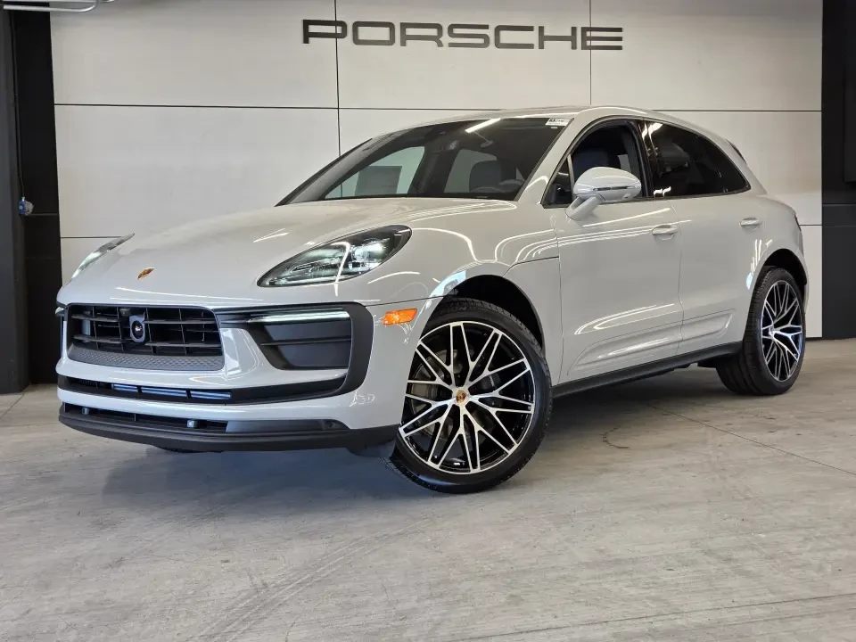 2025 Porsche Macan - Image 12 of 13