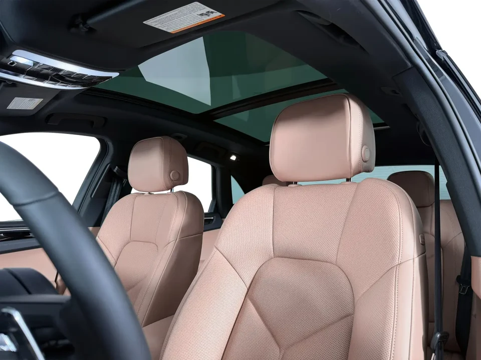 2025 Porsche Macan - Image 5 of 13