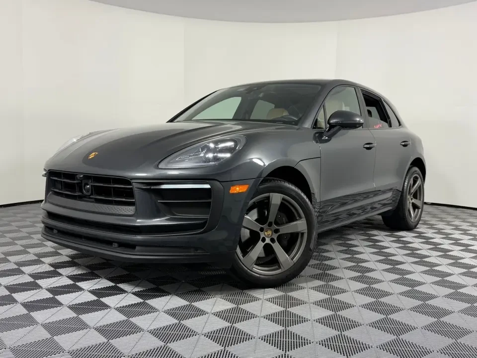 2025 Porsche Macan - Image 10 of 13