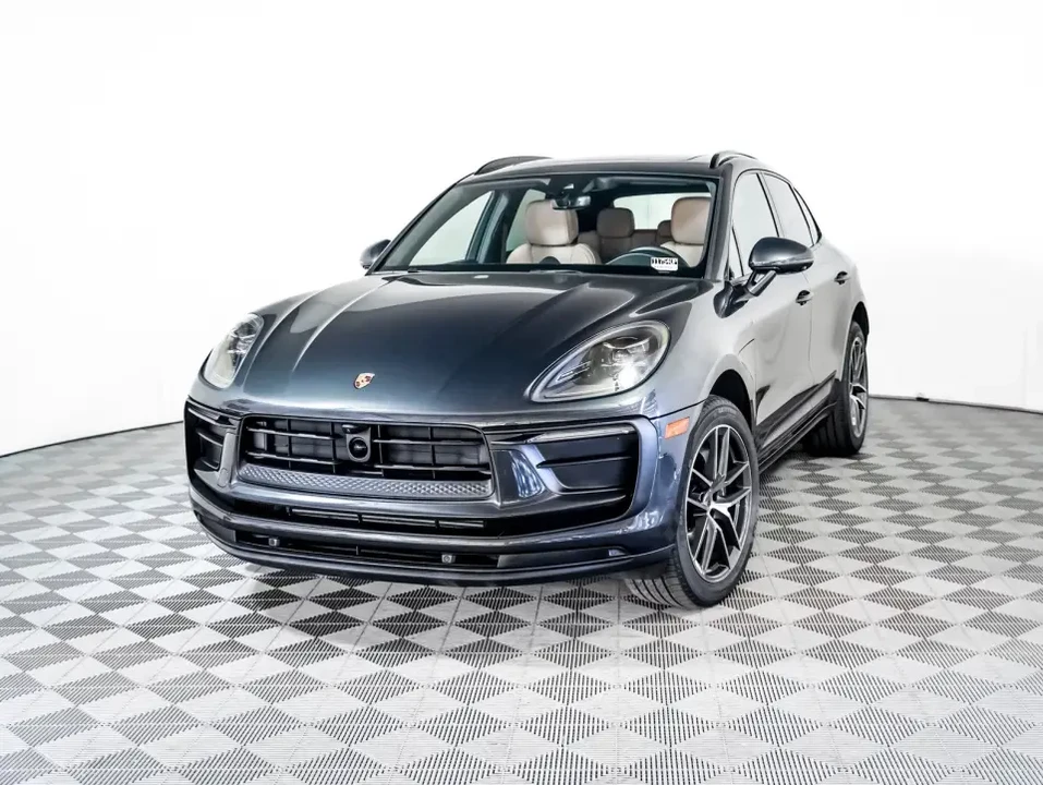 2025 Porsche Macan - Image 12 of 13