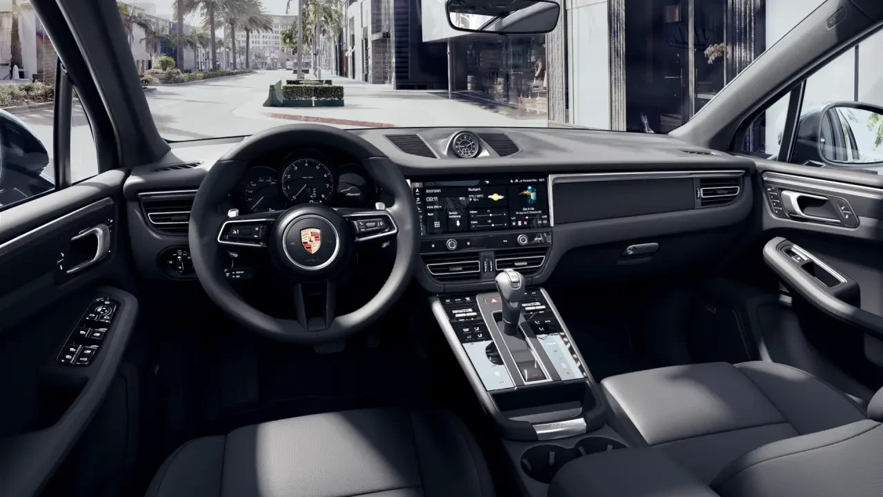 2025 Porsche Macan - Image 4 of 13