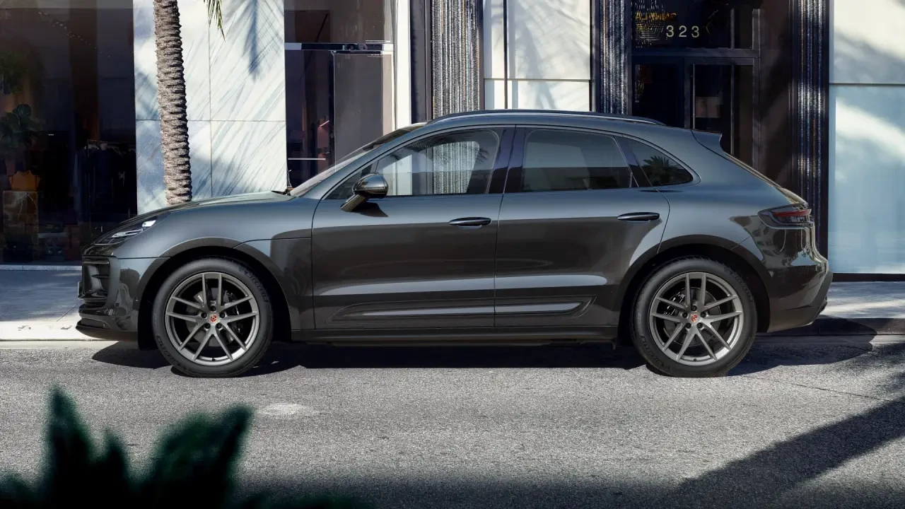 2025 Porsche Macan - Image 2 of 13