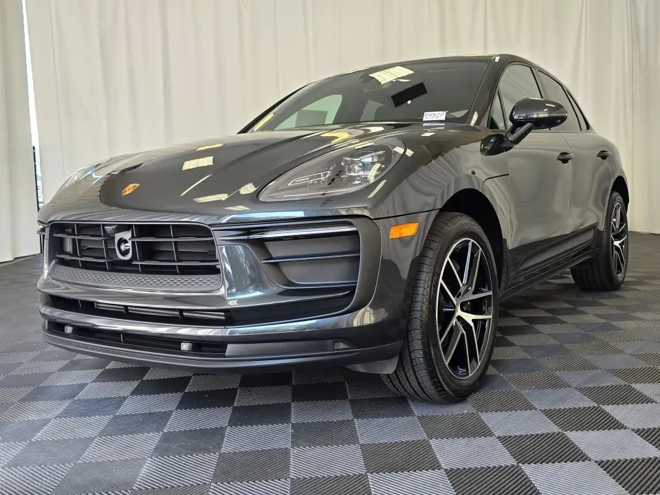 2025 Porsche Macan - Image 9 of 13
