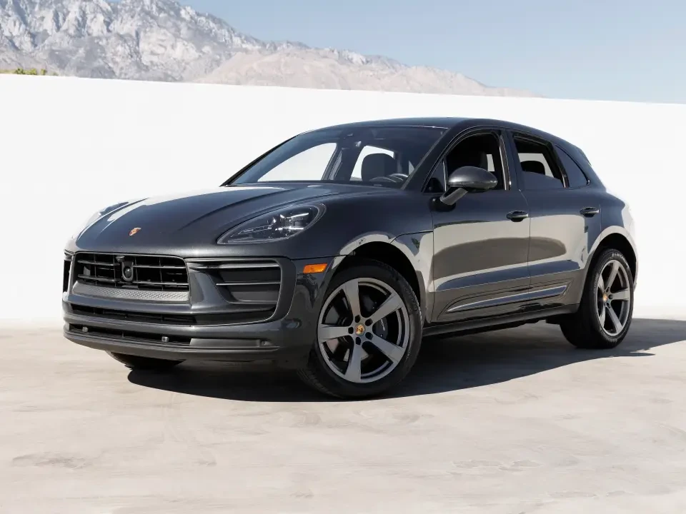 2025 Porsche Macan - Image 12 of 13