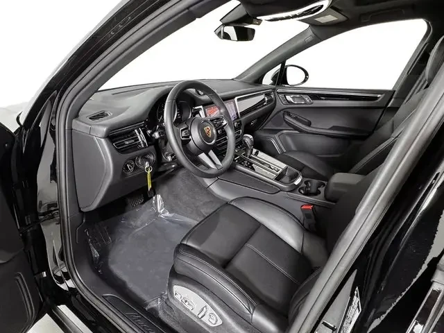2025 Porsche Macan - Image 4 of 8