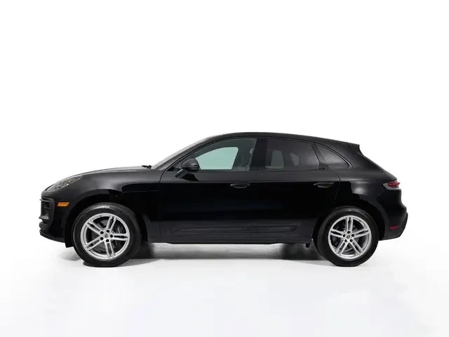 2025 Porsche Macan - Image 2 of 8