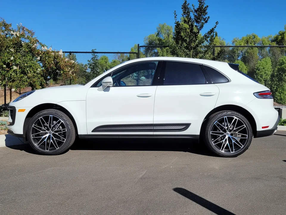 2025 Porsche Macan - Image 2 of 13