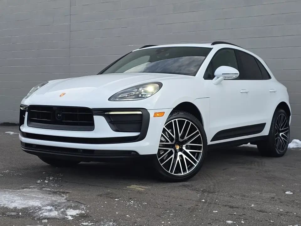2025 Porsche Macan - Image 12 of 13