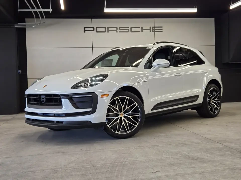 2025 Porsche Macan - Image 11 of 13