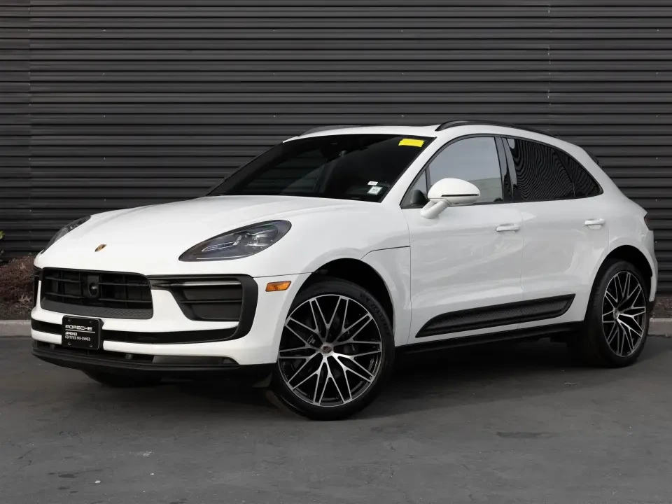 2025 Porsche Macan - Image 13 of 13
