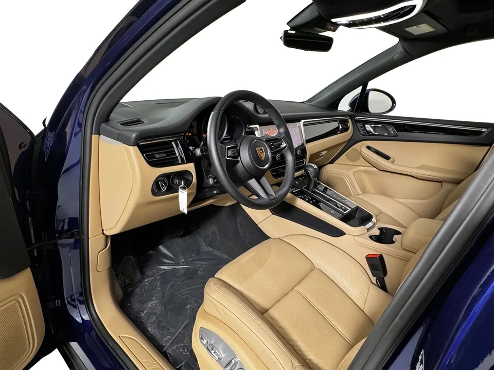 2025 Porsche Macan - Image 4 of 13