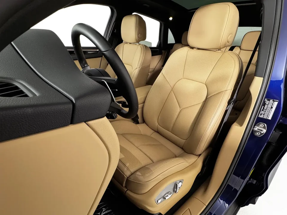 2025 Porsche Macan - Image 5 of 13