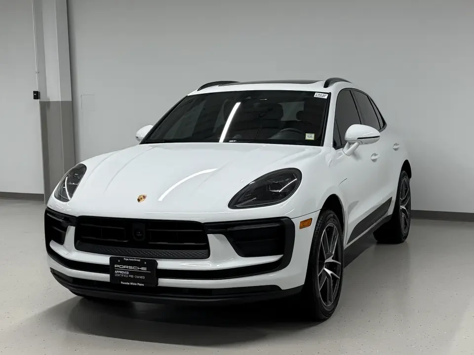 2025 Porsche Macan - Image 11 of 14
