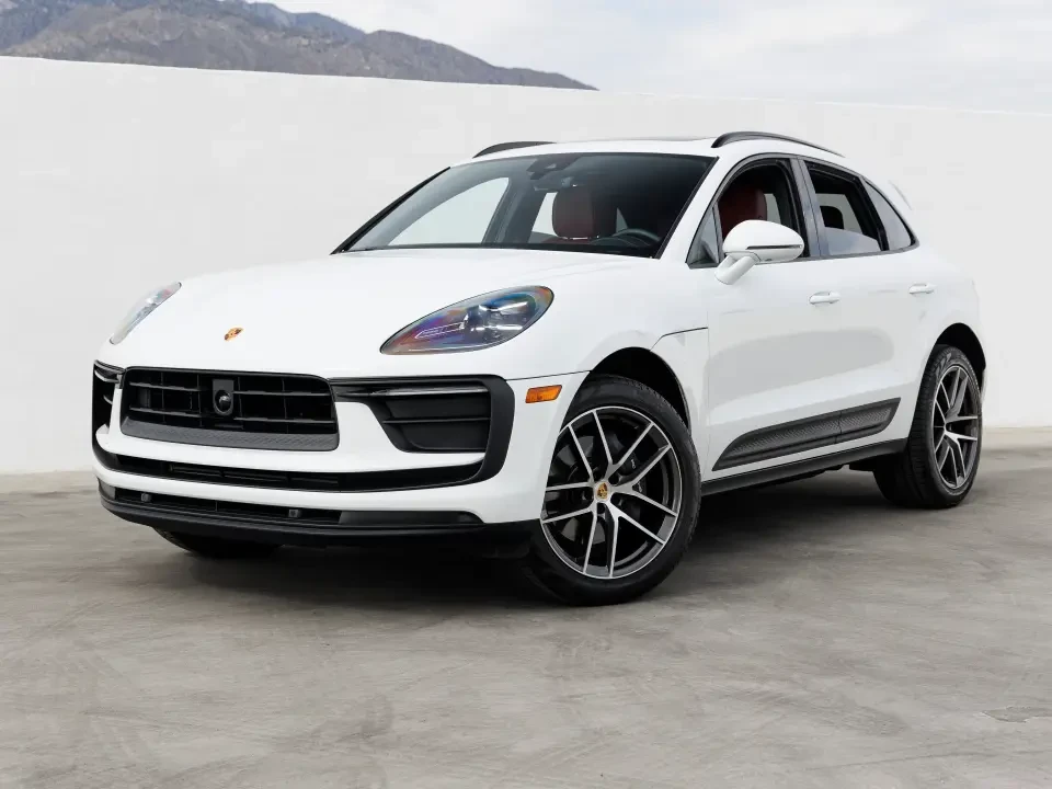 2025 Porsche Macan - Image 14 of 14