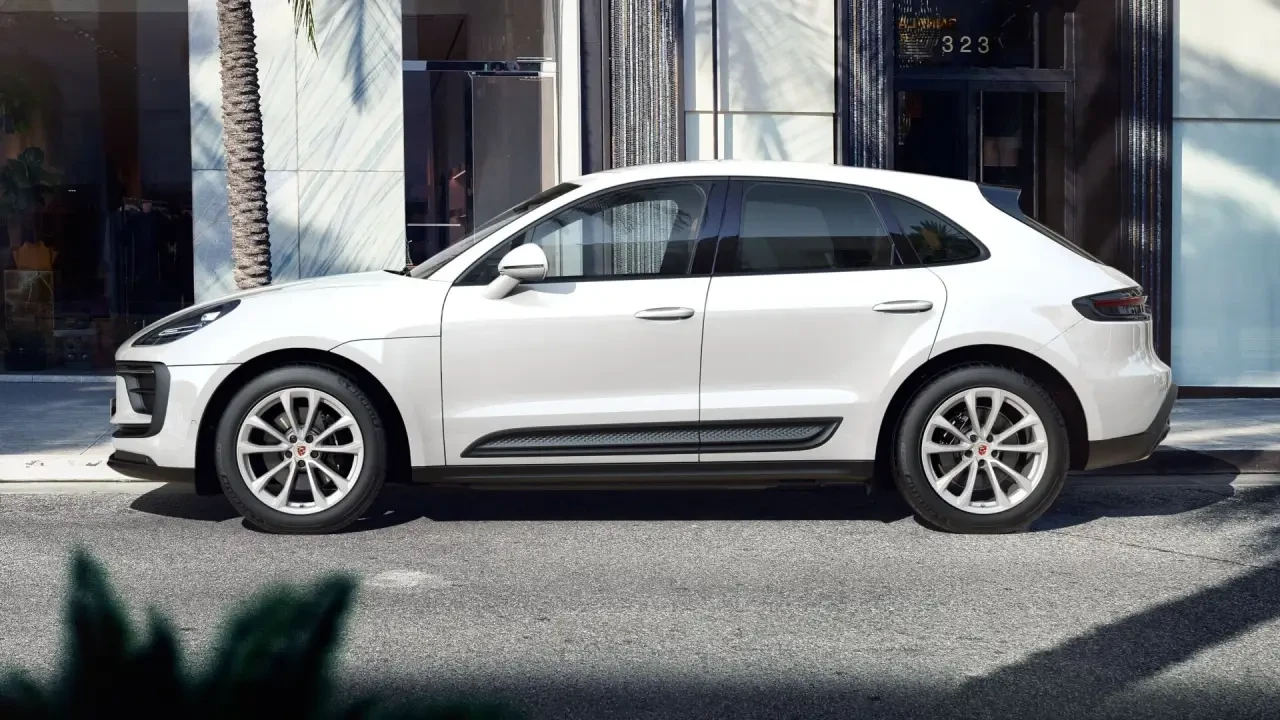 2025 Porsche Macan - Image 2 of 6