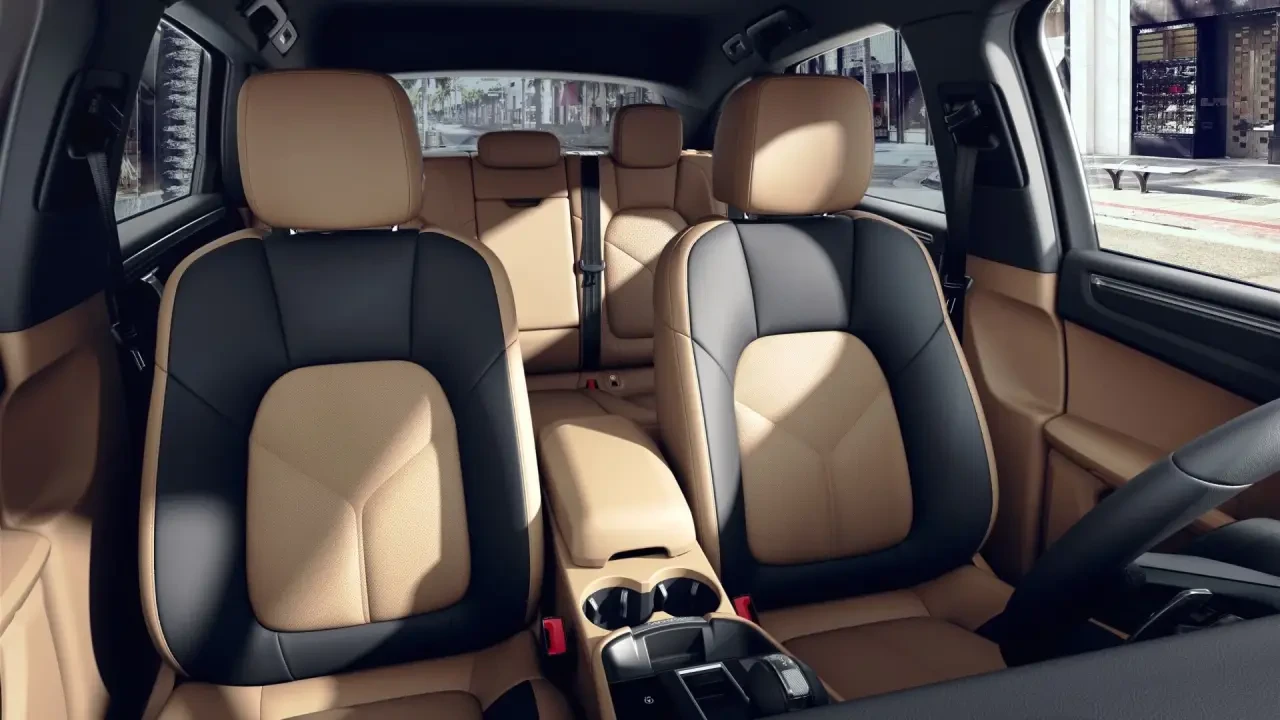 2025 Porsche Macan - Image 5 of 6