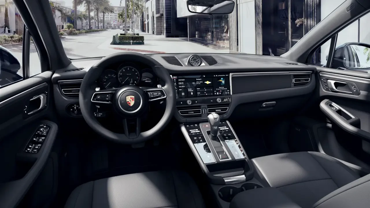2025 Porsche Macan - Image 4 of 13
