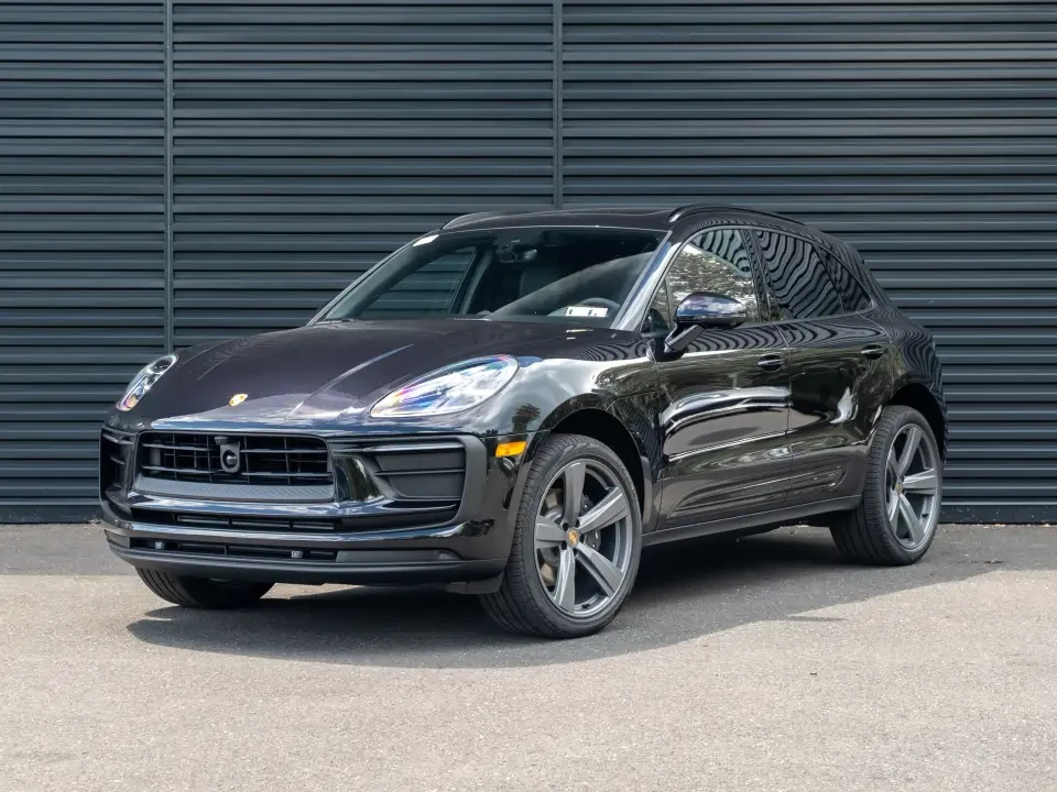 2025 Porsche Macan - Image 9 of 13