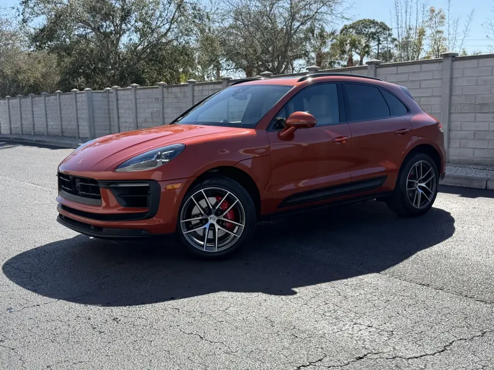 2025 Porsche Macan - Image 9 of 9