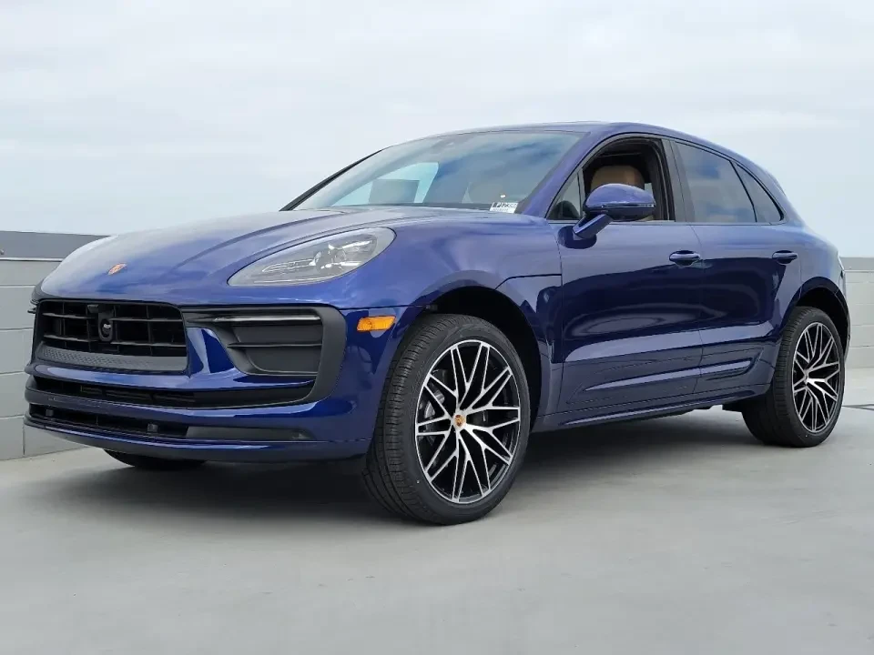 2025 Porsche Macan - Image 12 of 13