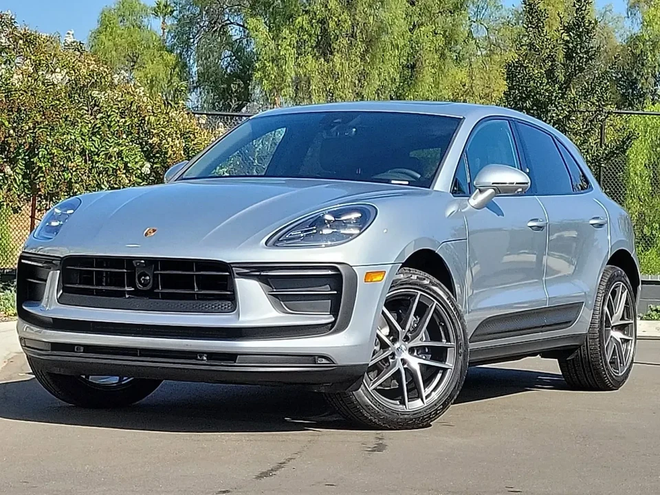 2025 Porsche Macan - Image 2 of 6
