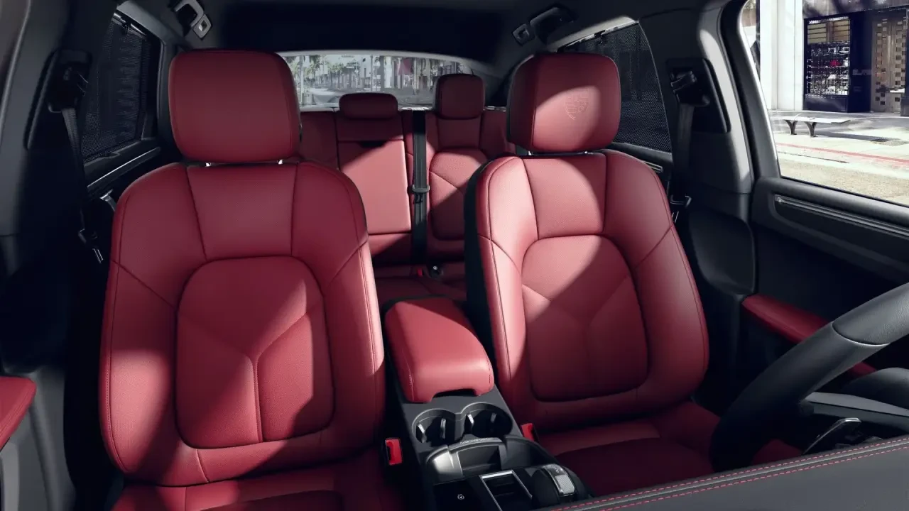 2025 Porsche Macan - Image 6 of 7