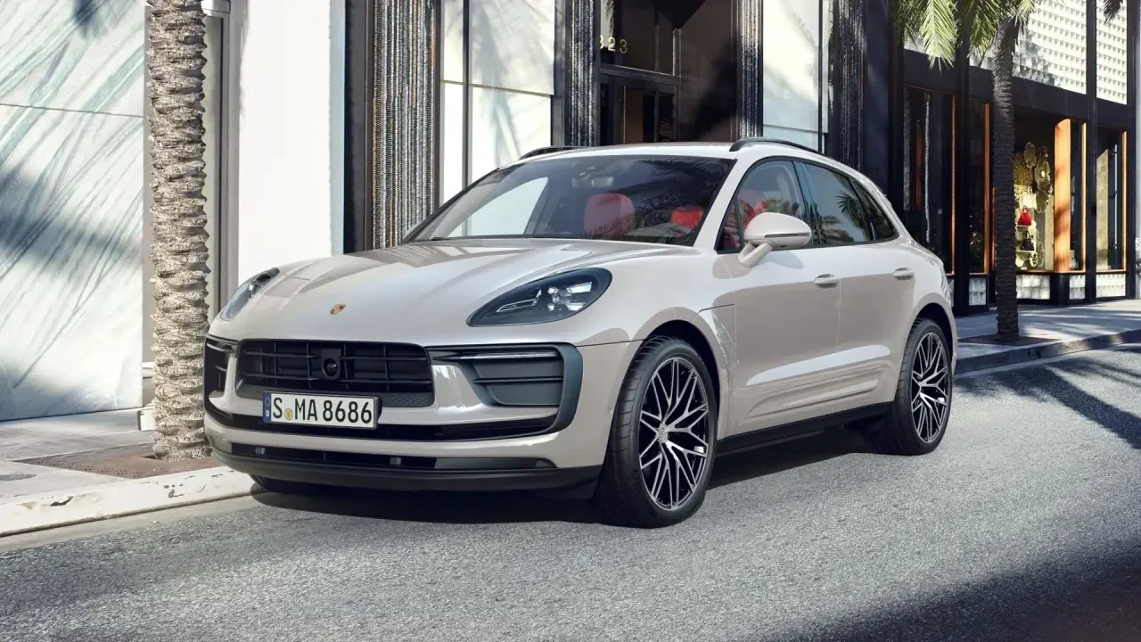 2025 Porsche Macan - Image 2 of 7