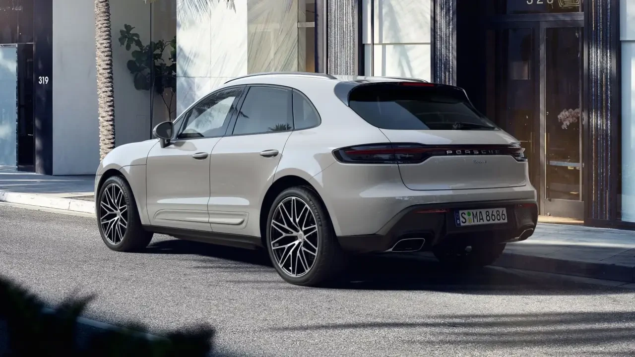 2025 Porsche Macan - Image 4 of 7