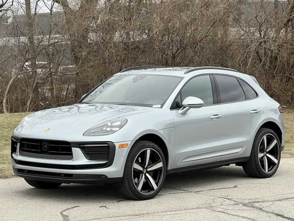 2025 Porsche Macan - Image 9 of 13