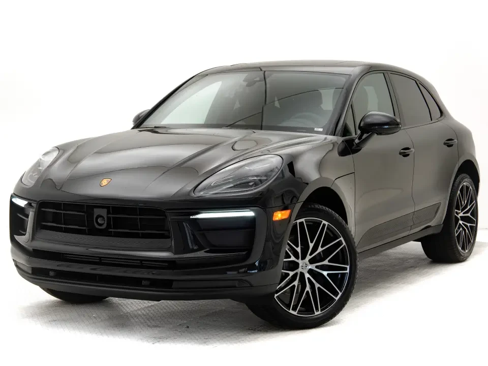 2025 Porsche Macan - Image 11 of 13