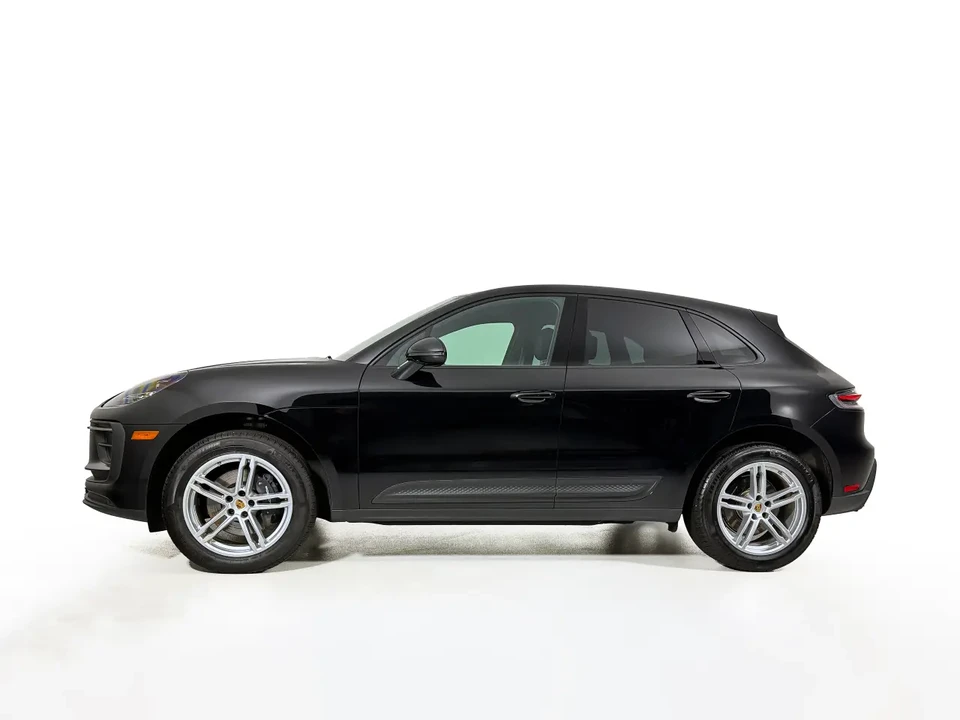 2025 Porsche Macan - Image 2 of 8