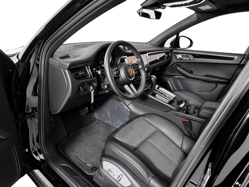2025 Porsche Macan - Image 4 of 8
