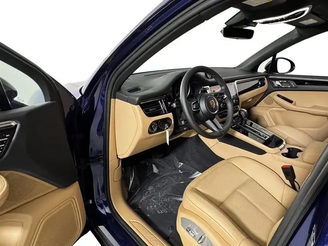 2025 Porsche Macan - Image 4 of 8