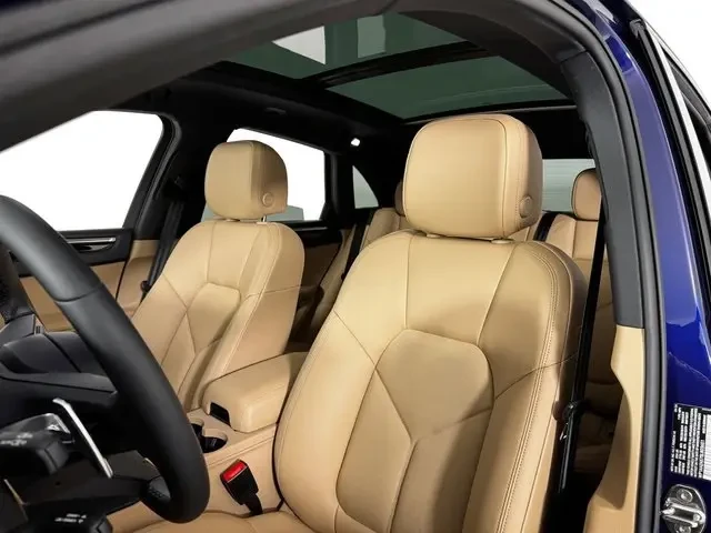 2025 Porsche Macan - Image 5 of 8