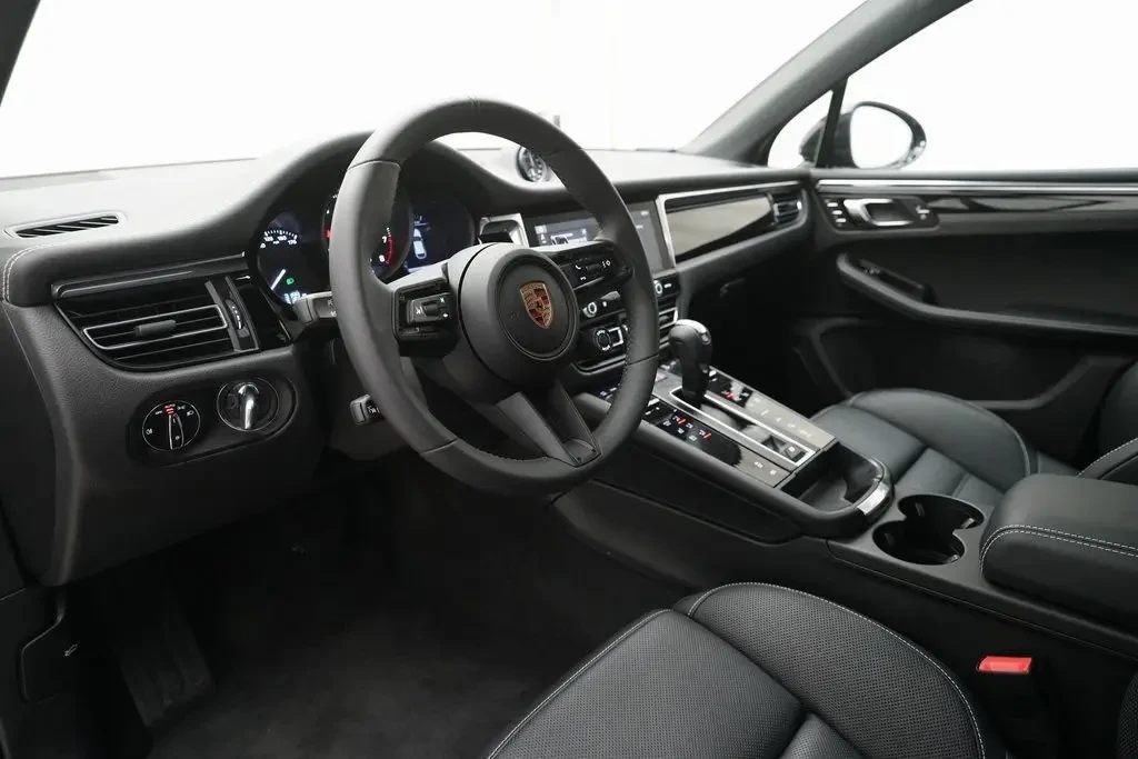 2025 Porsche Macan - Image 4 of 13