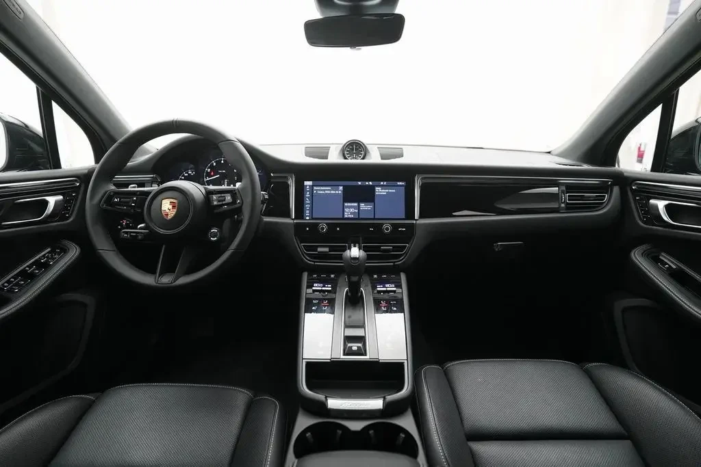 2025 Porsche Macan - Image 5 of 13